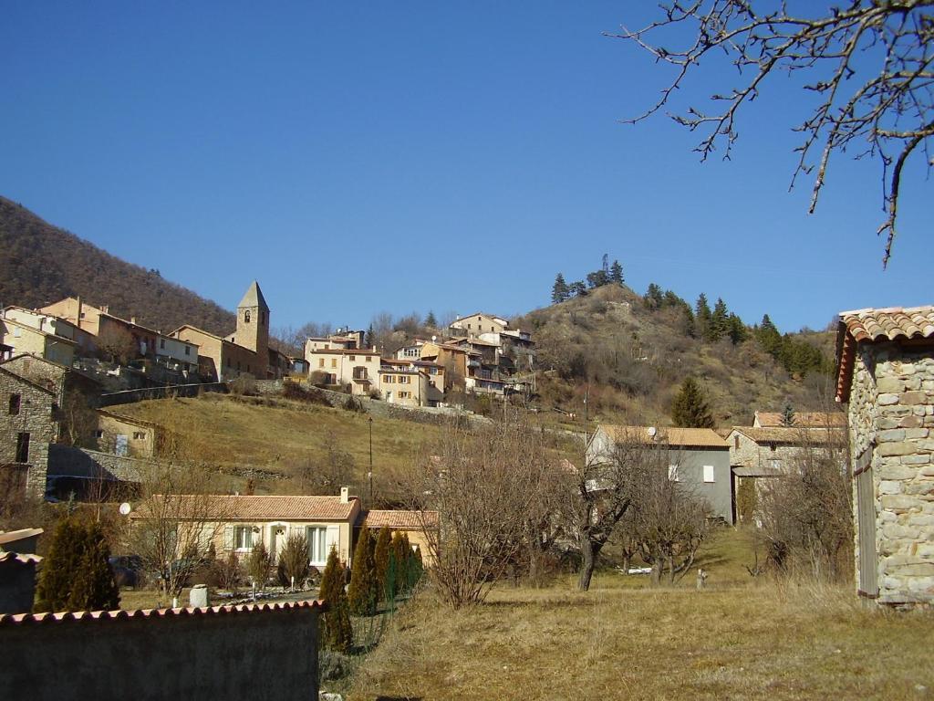 Gites Les Tilleuls Clamensane Екстериор снимка