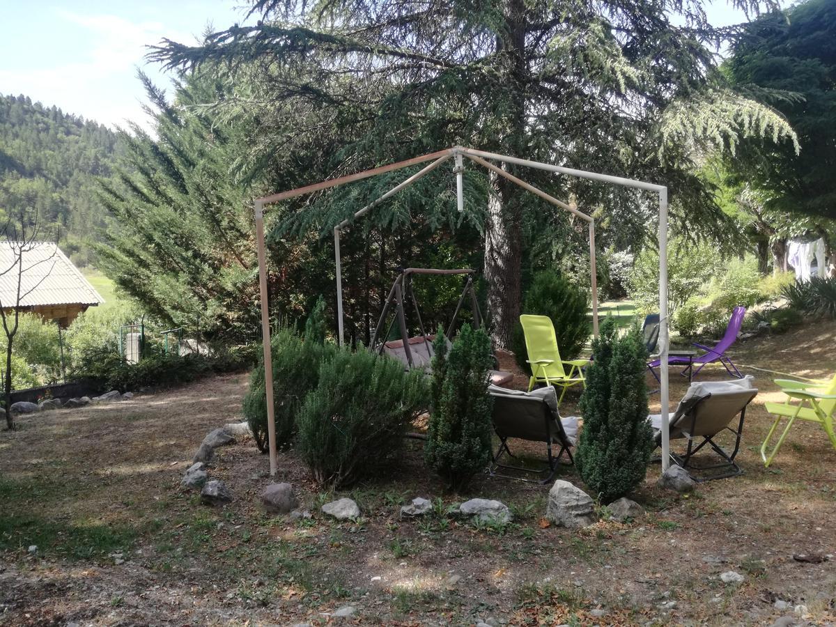 Gites Les Tilleuls Clamensane Екстериор снимка